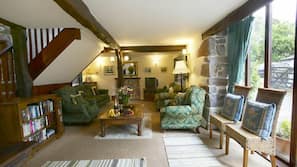Flat-screen TV, fireplace