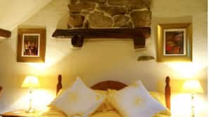 1 bedroom, premium bedding, iron/ironing board, free cots/infant beds