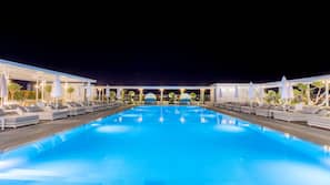 Seasonal outdoor pool, open 9 AM to 7:00 PM, free cabanas