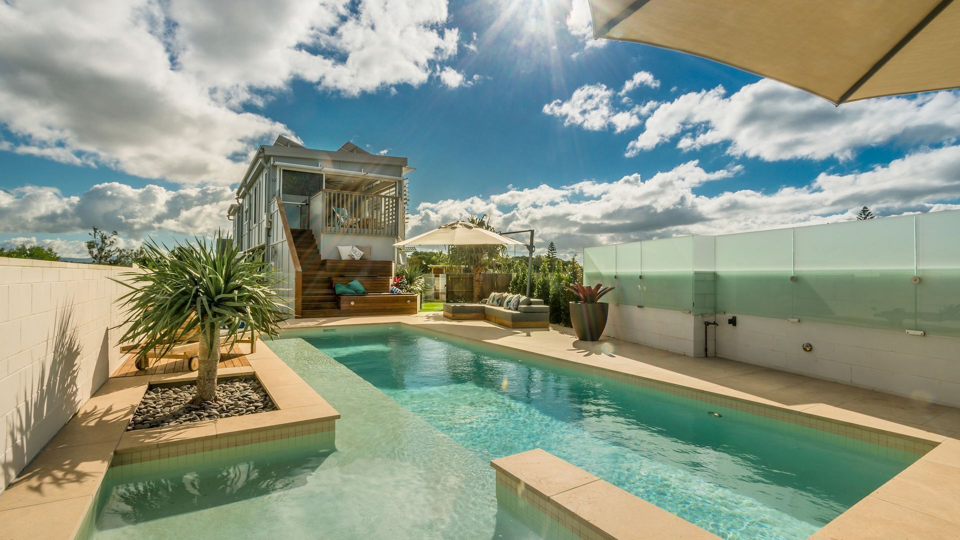 A Perfect Stay Bluewater House - Beachfront Belongil, Heated Pool