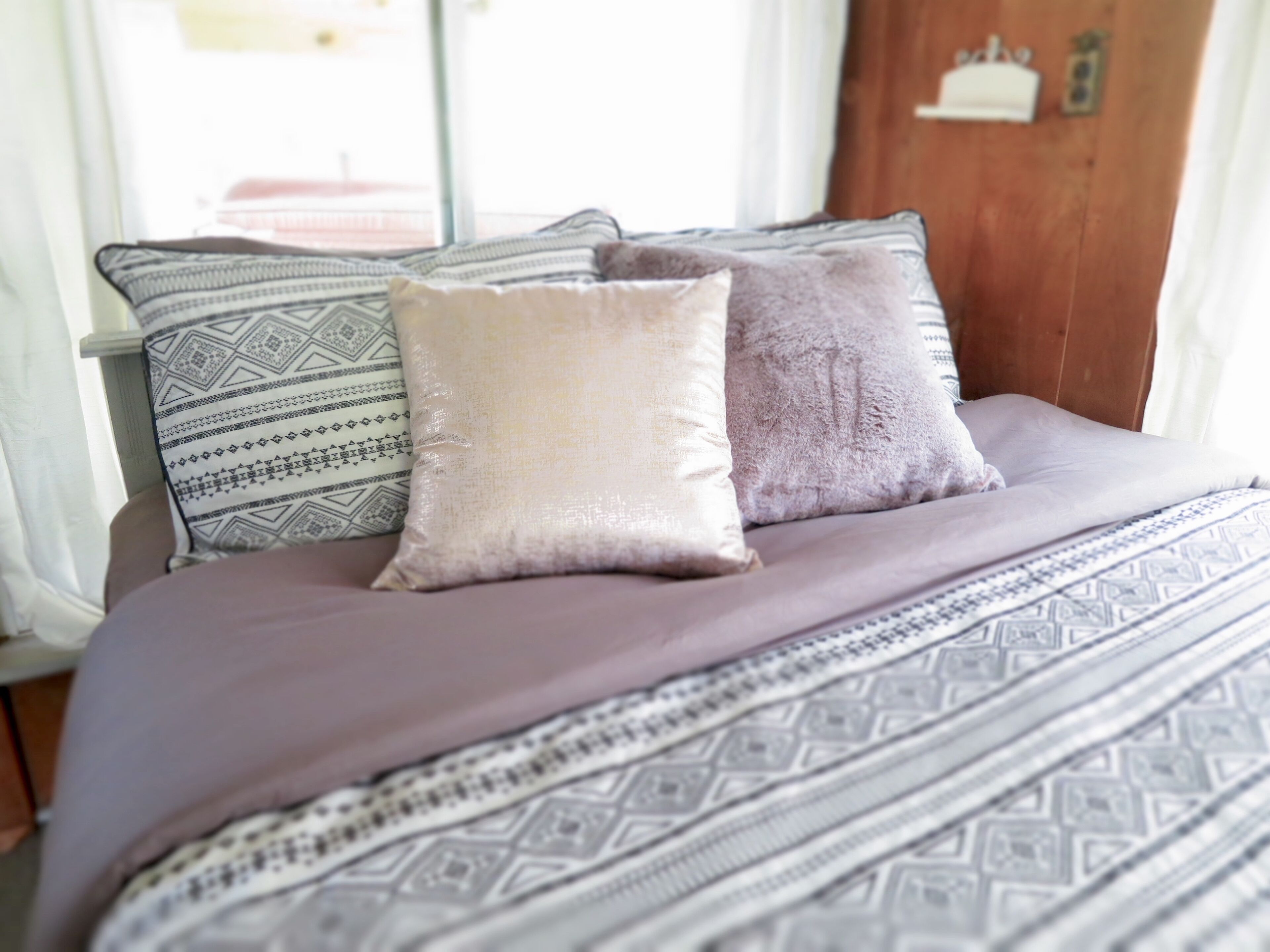 Carriage House, at Nine Pines Farm - Hot Tub, Fishing Pond, & Trails in Athens, United States