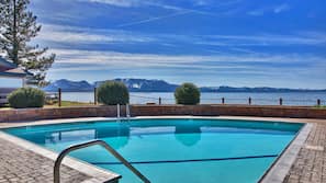 2 outdoor pools