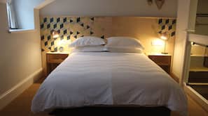 In-room safe, desk, free WiFi