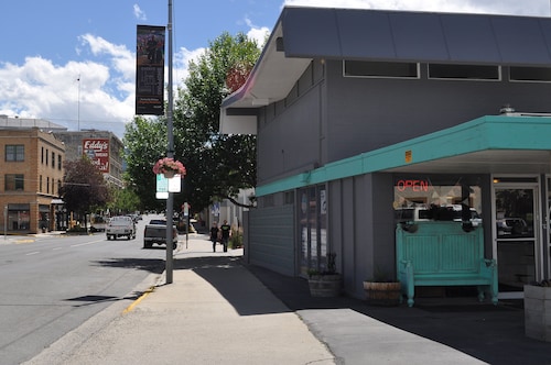 hotels in helena mt pet friendly