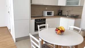 Réfrigérateur, micro-ondes, four, cafetière/bouilloire