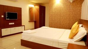 Individually furnished, desk, iron/ironing board, free WiFi