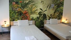Individuell dekoriert, individuell eingerichtet, Bügeleisen/Bügelbrett