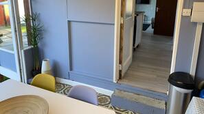 2 bedrooms, iron/ironing board, WiFi, linens