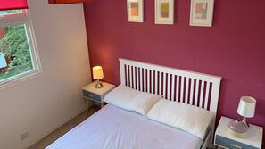 2 bedrooms, iron/ironing board, WiFi, linens