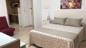 2 bedrooms, blackout drapes, rollaway beds, free WiFi