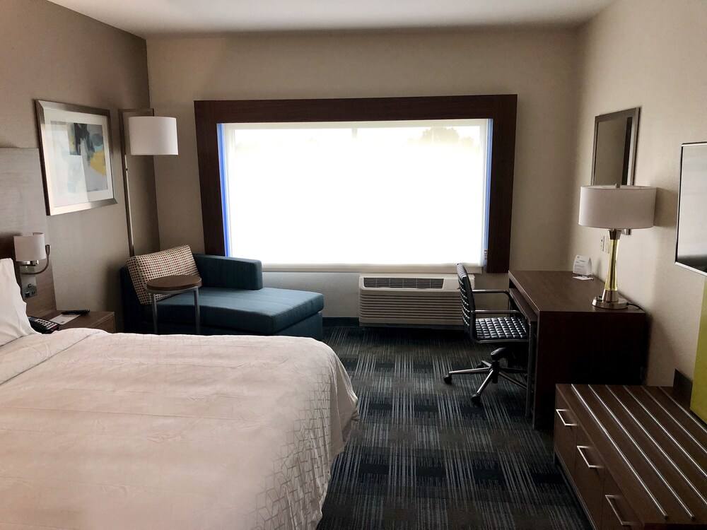 Holiday Inn Express and Suites Houston Westchase Westheimer, an IHG