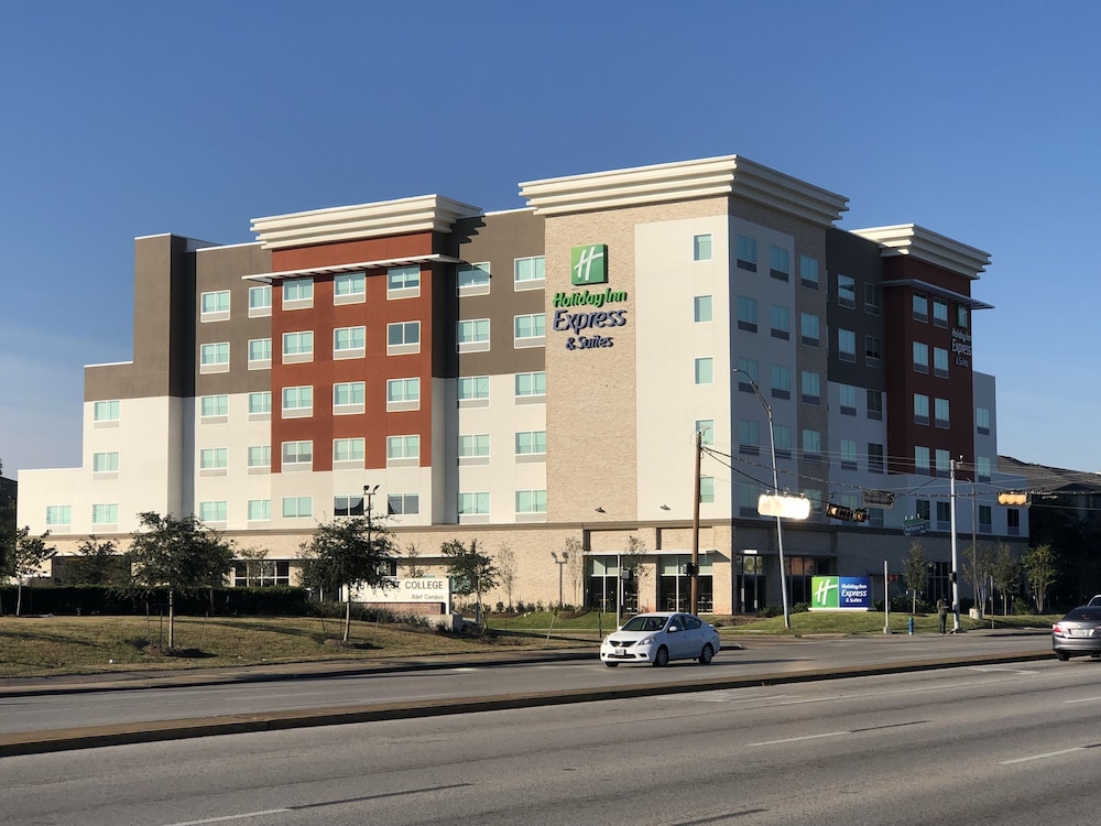 Holiday Inn Express and Suites Houston Westchase Westheimer, an IHG