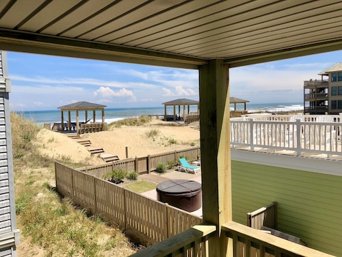 Great Place to stay The Dancing Dolphin - Oceanfront Retreat near Kill Devil Hills