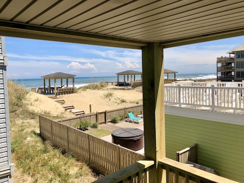 Great Place to stay The Dancing Dolphin - Oceanfront Retreat near Kill Devil Hills 