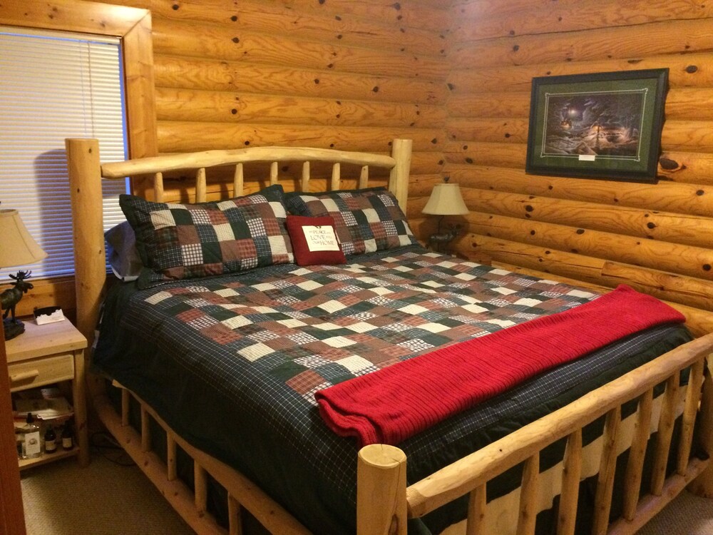 The Great U.P. Experience. Log Cabin With Easy Access To Hiawatha