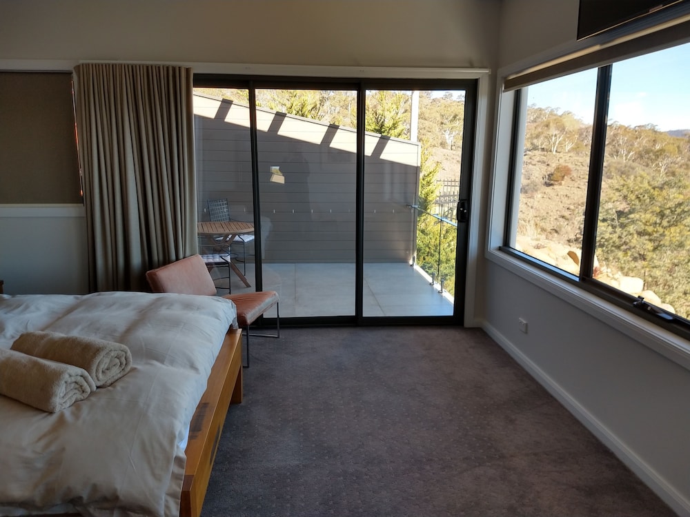 Willow Bay Lodge