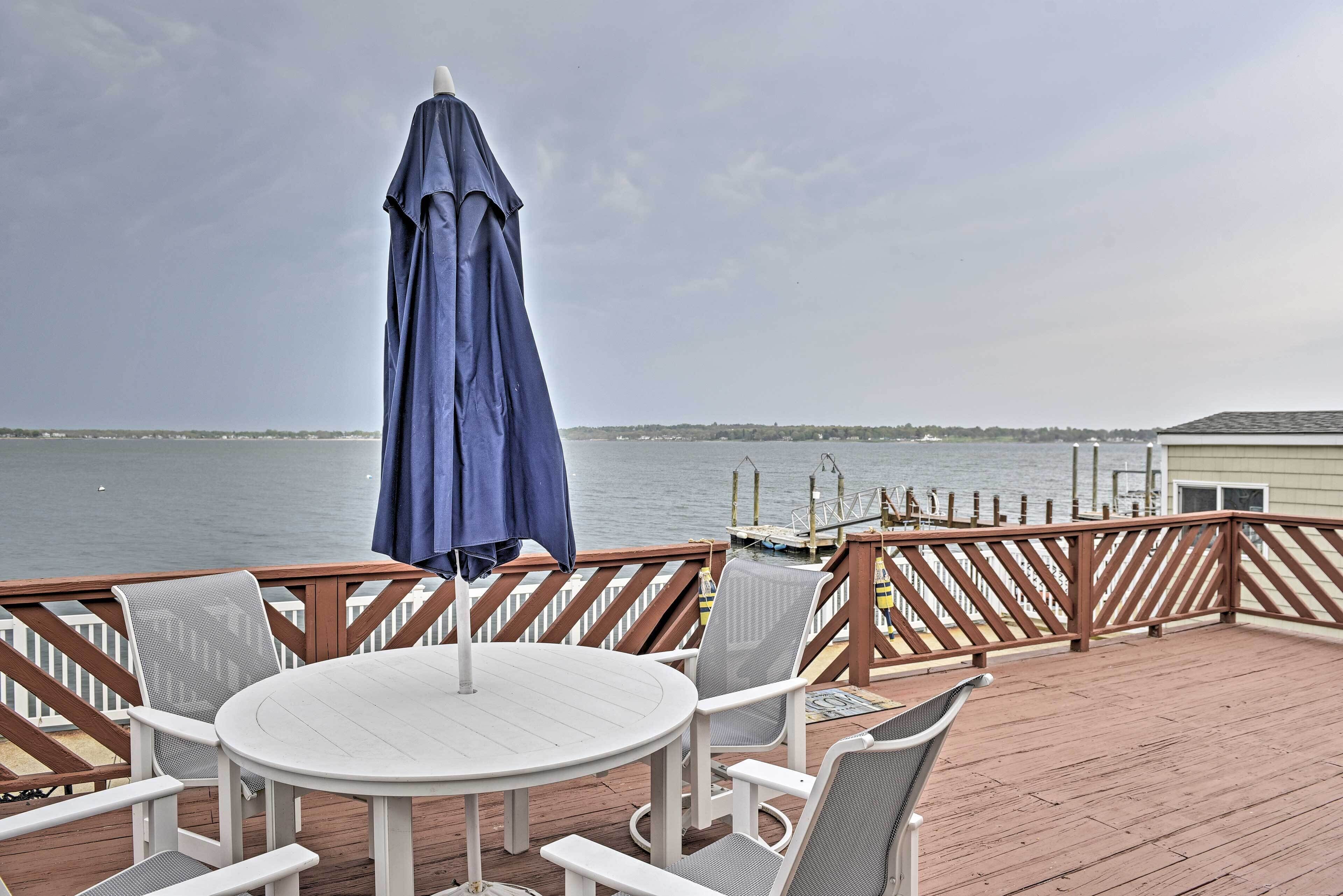 Home w/2 Kayaks, Deck & Views on Narragansett Bay! in Providence, United States