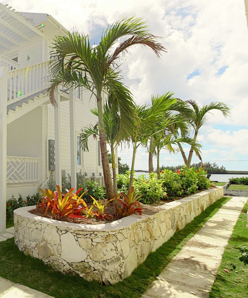 Anchor Point Apartments in Governor's Harbour Best Rates & Deals on