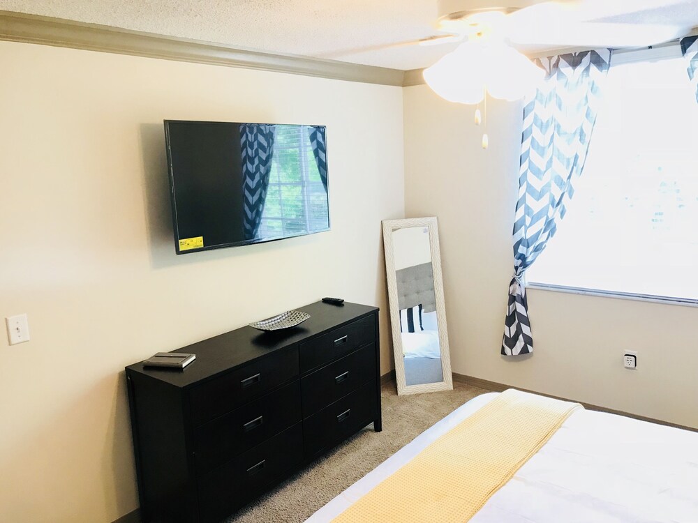 1/1 Sleeps 4 Walk to Sawgrass Mall/BB&T Center