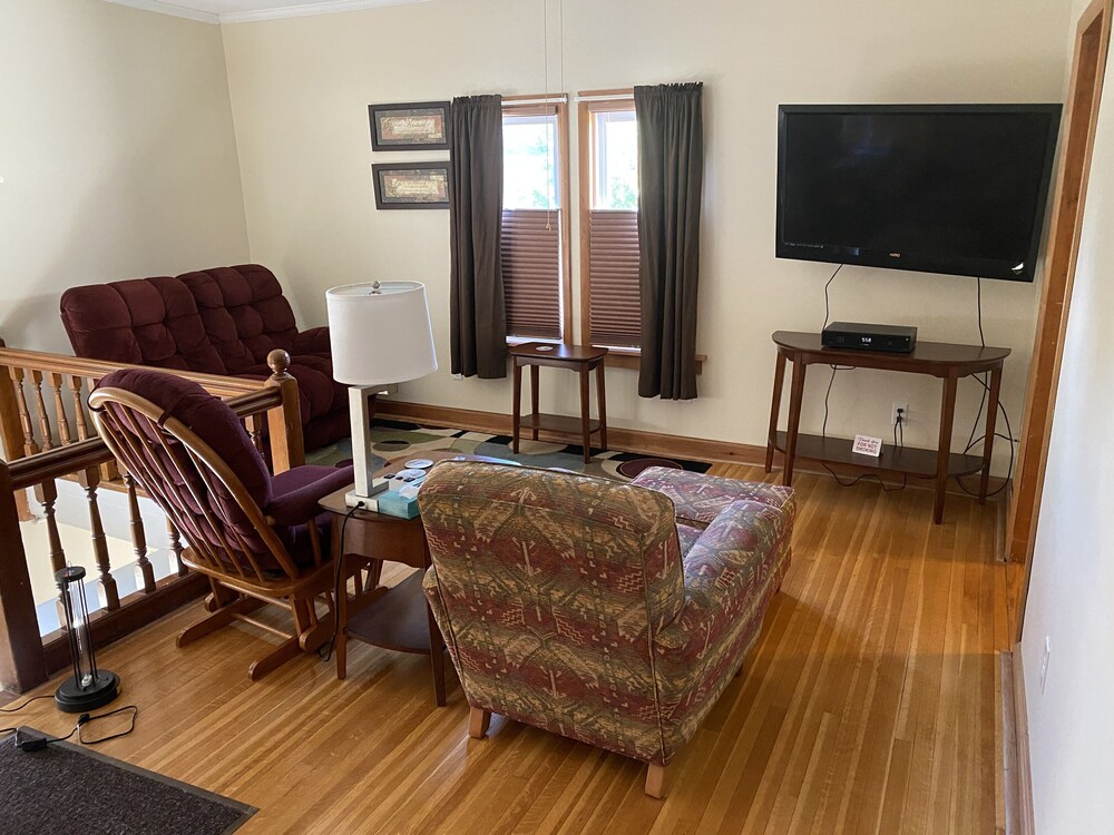 Apt. Clean, comfy, close to downtown Auburn Vrbo