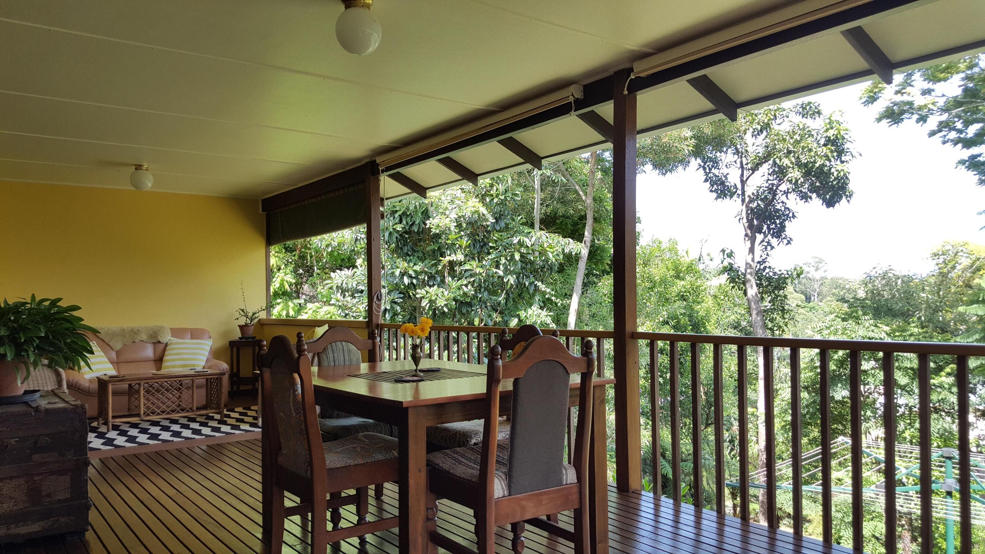 Casuarina Cottage - close to town - mountain views.