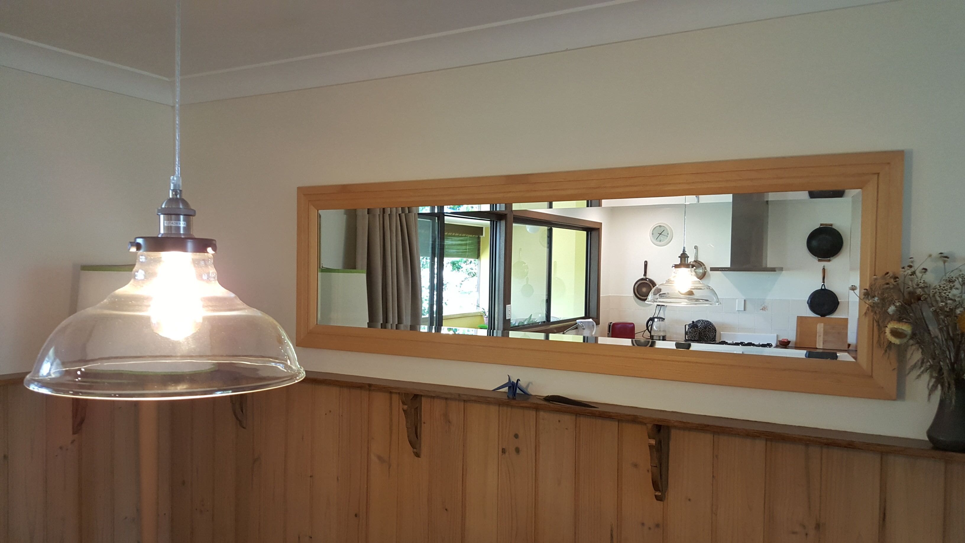 Casuarina Cottage - close to town - mountain views.