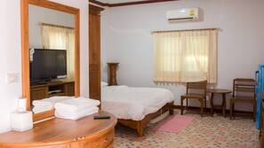 Individually furnished, desk, laptop workspace, free WiFi