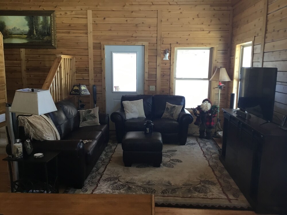 Little Log Cabin In The Woods In Marquette Hotel Rates Reviews