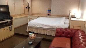Minibar, free WiFi
