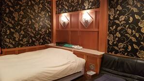Minibar, free WiFi
