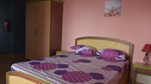 1 chambre, coffre-forts dans les chambres, fer et planche à repasser
