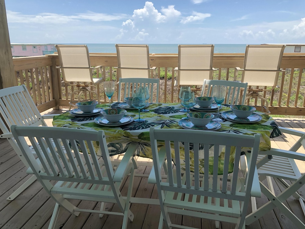 The Pineapple House-Beachfront views, 5 bedroom 3 bath, 2 masters in Surfside.