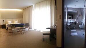 1 bedroom, premium bedding, minibar, in-room safe