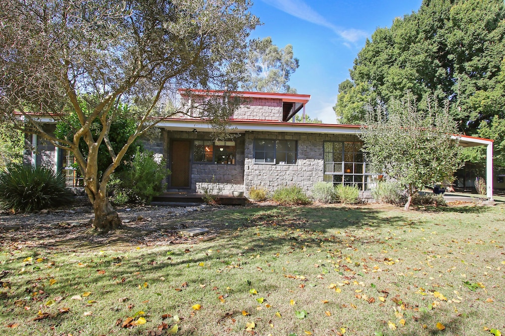 Porepunkah Elms