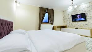 Iron/ironing board, free WiFi, linens