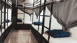 Premium bedding, iron/ironing board, free WiFi