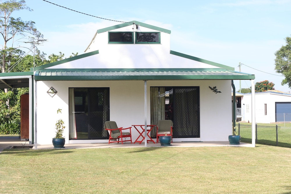 Froggy Hollow Holiday Cottage