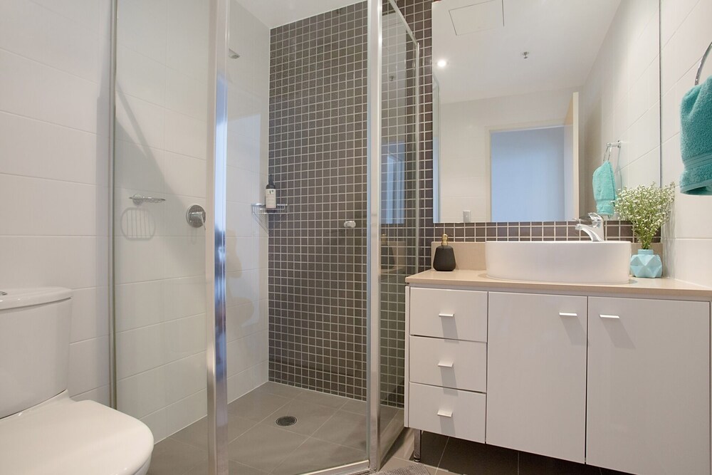 Immaculate 3 Bedroom Apartment Central Gold Coast Modern