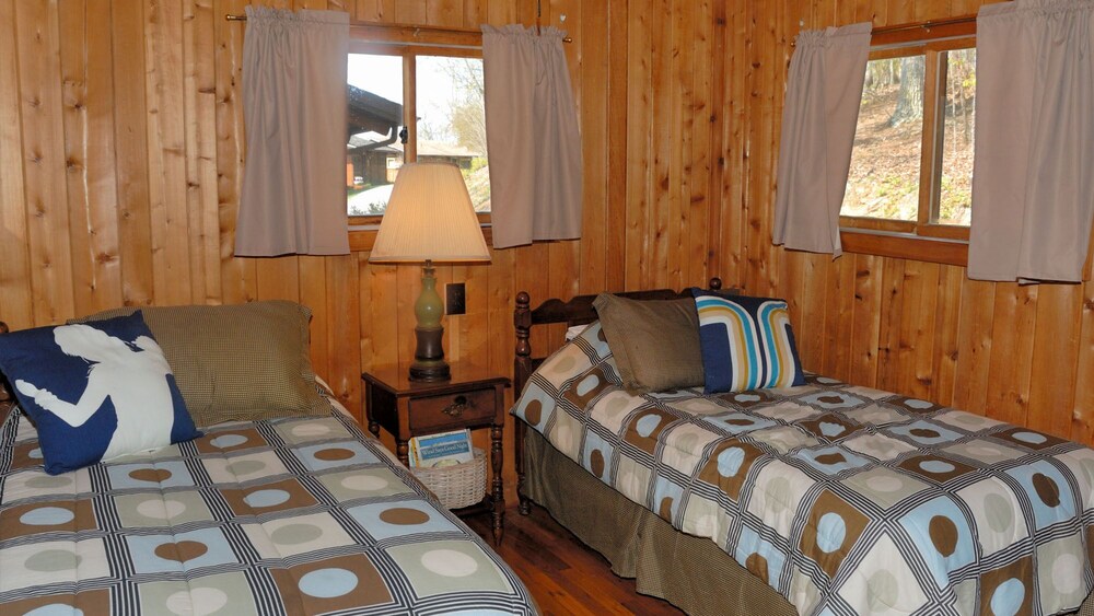 Cabin 1 At Silver Bay View Cottages On Smith Mountain Lake In