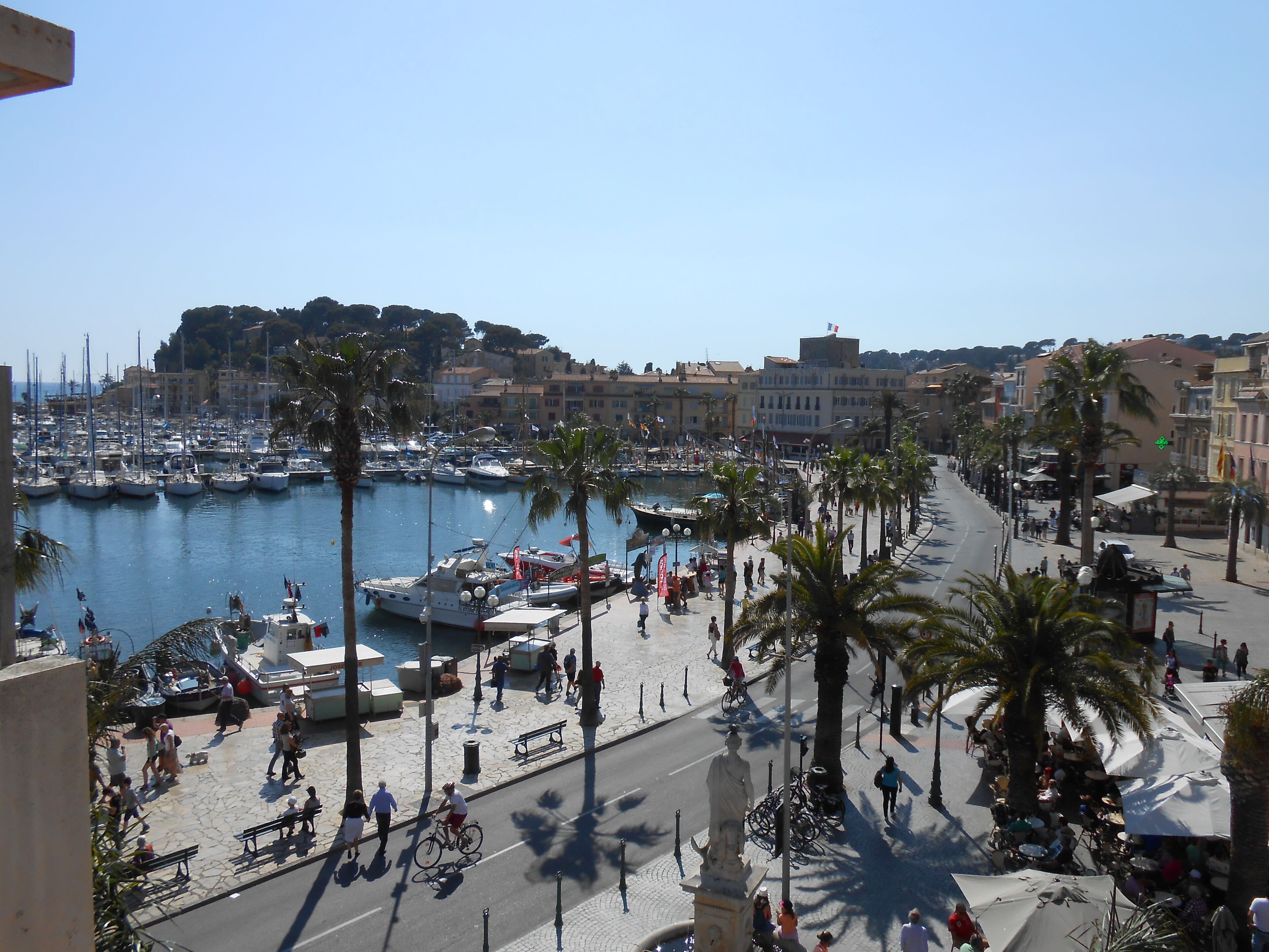 New Luxury 4-star Apartment in Sanary Harbour in Sanary-sur-Mer in Bandol, France