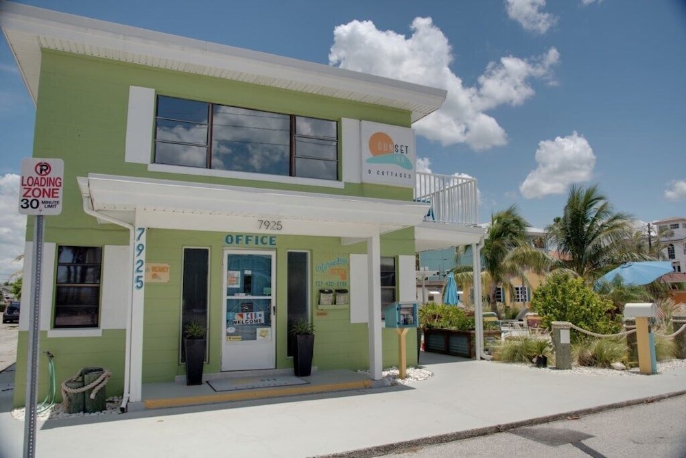 Boutique Hotel Steps from Beach.