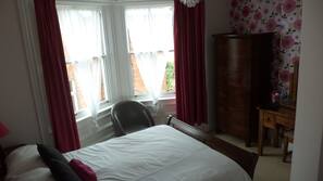 Iron/ironing board, free WiFi, linens