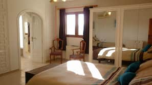 In-room safe, iron/ironing board, linens