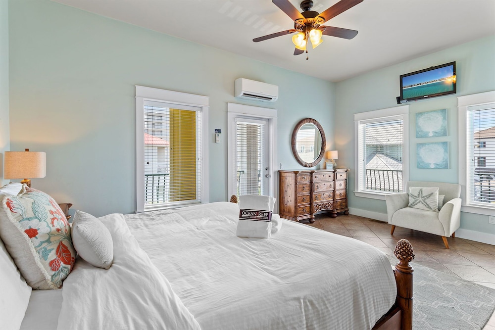 Coco Hut Miramar Beach, Private Pool, Pet Friendly, Free Beach