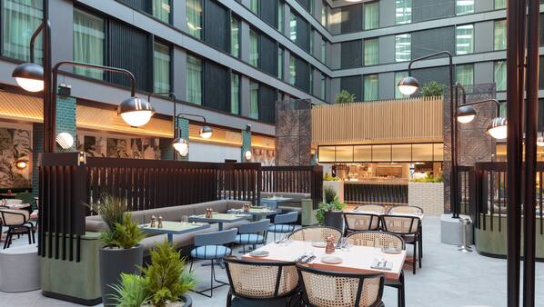 Holiday Inn London Heathrow - Bath Road in West Drayton | Expedia