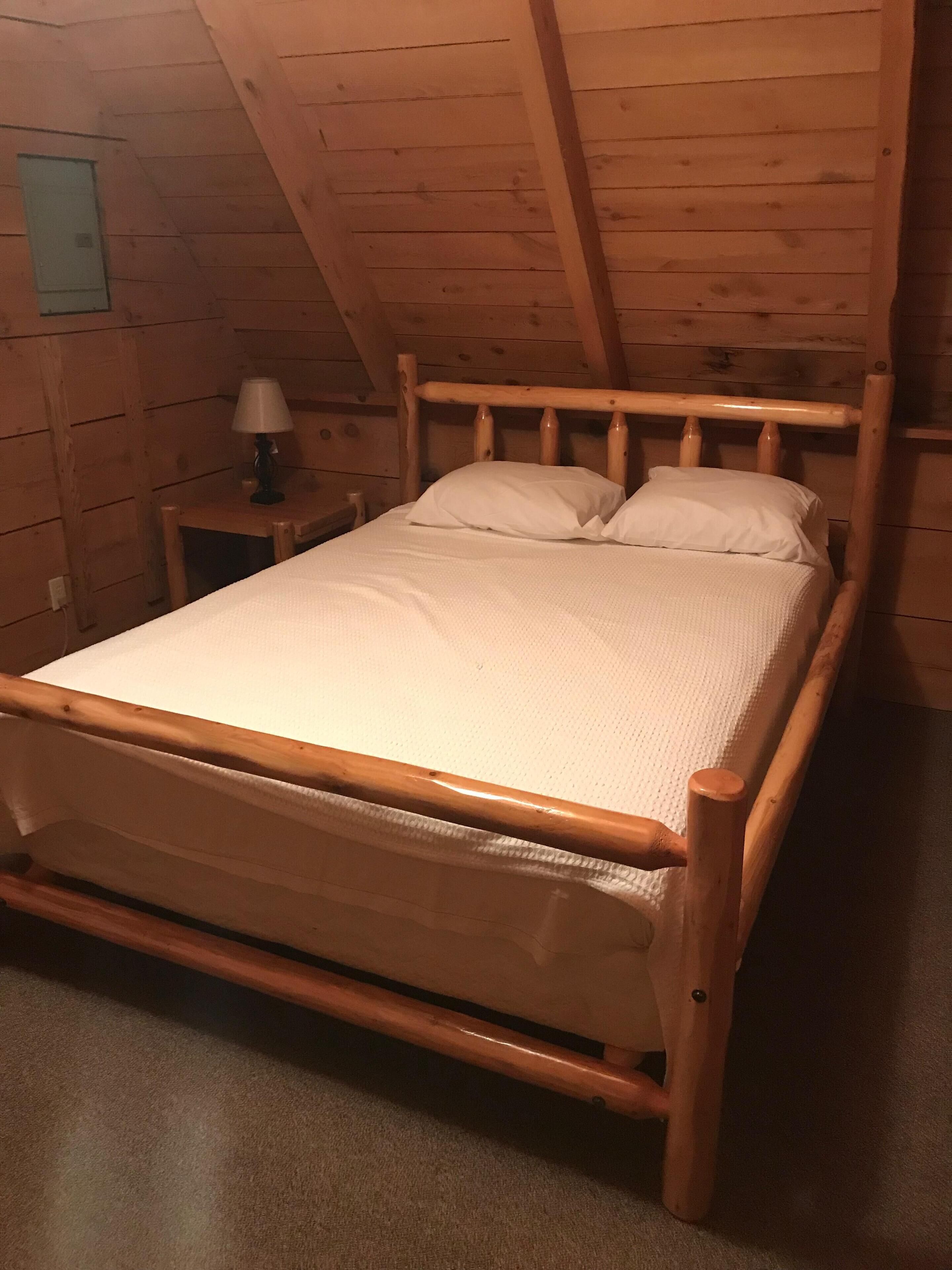 Barefoot Retreat at the Lake - Pet Friendly with Large Hot Tub in Summersville, United States