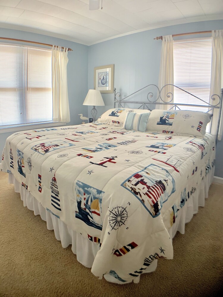 Almost Heaven  OCEANFRONT C Free WIFI Toes In The Sand Directly on BEACH Pets OK