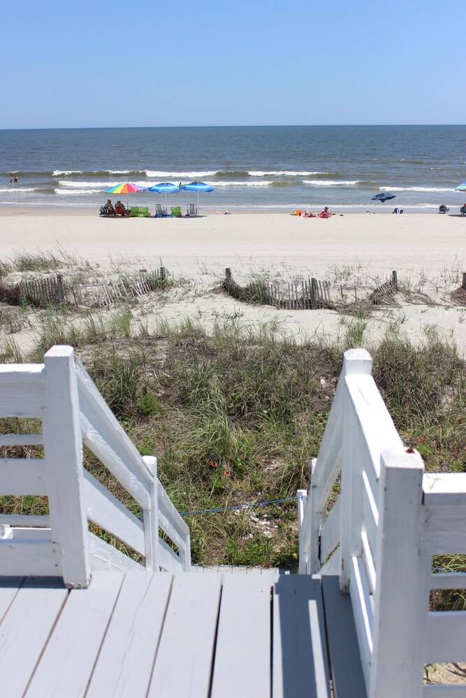 Almost Heaven  OCEANFRONT C Free WIFI Toes In The Sand Directly on BEACH Pets OK