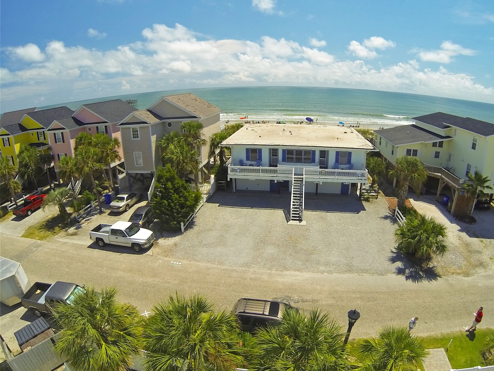 Almost Heaven  OCEANFRONT C Free WIFI Toes In The Sand Directly on BEACH Pets OK