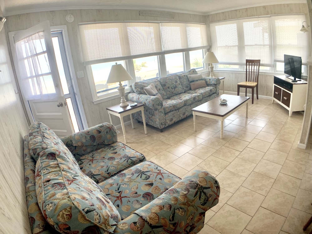 Almost Heaven  OCEANFRONT C Free WIFI Toes In The Sand Directly on BEACH Pets OK